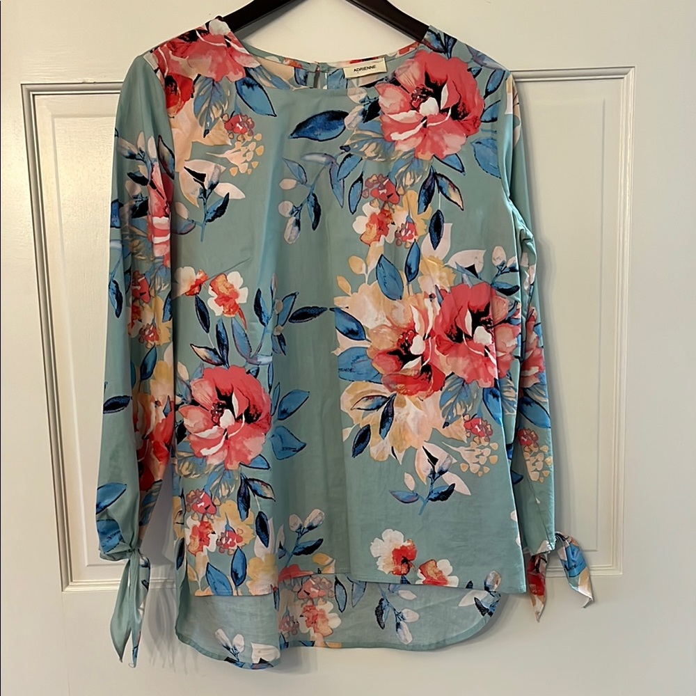 Boutique Beautiful Floral Blouse with ties at the wrist